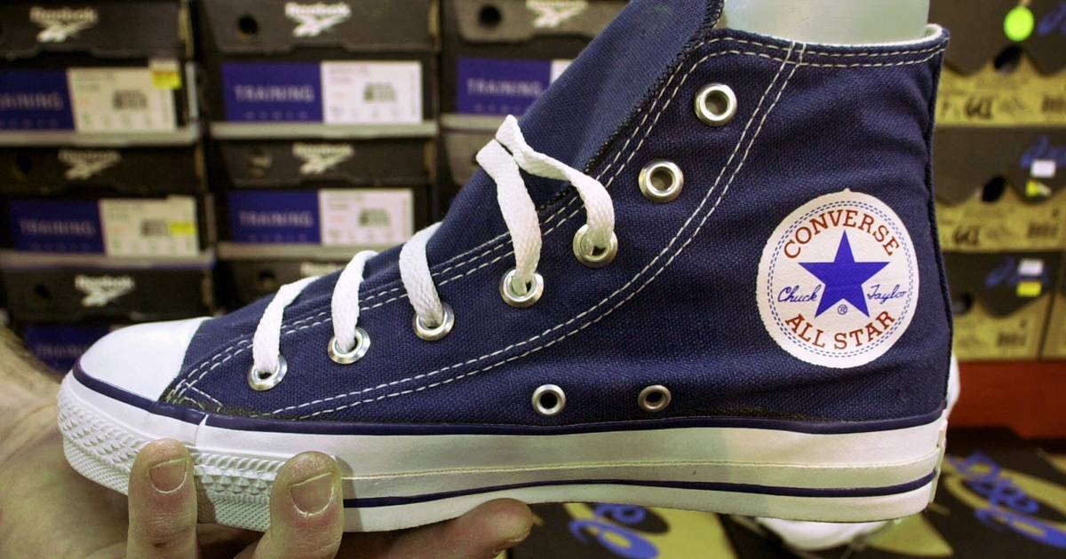 Millionstrid og Converse fortsætter