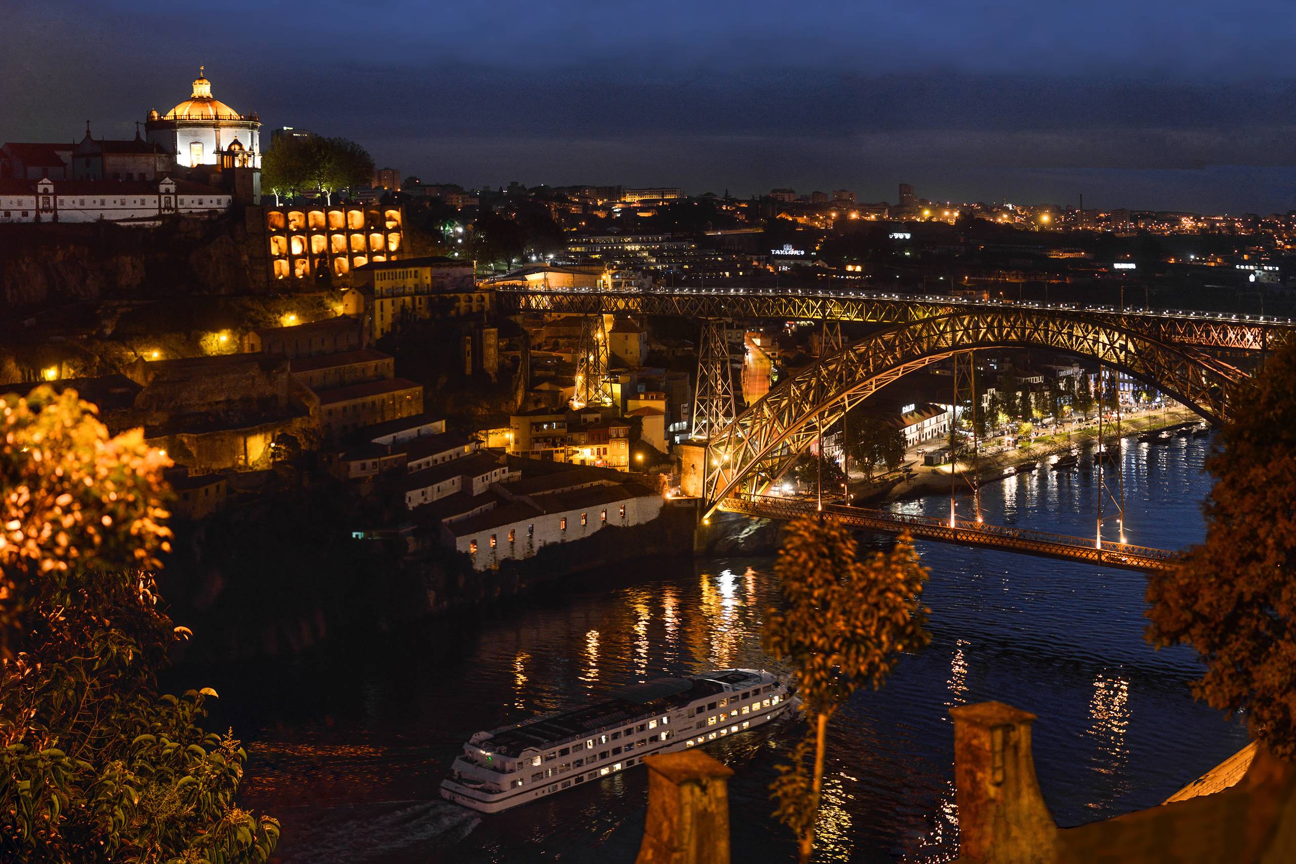 Fra Porto kan man kigge over på det gamle gamle portvinskvarter med hovedhuse og lagerbygninger. Foto: Getty