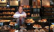 Stifter og direktør i Panera Bread, Ron Shaich, har sagt ja til at sælge sin bagerkæde. AP Photo/Tom Gannam, File.