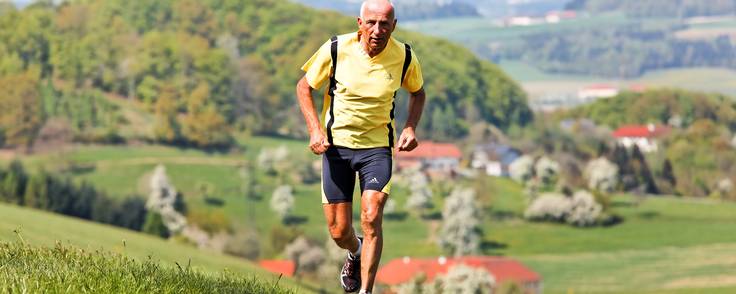 Flere og flere danskere er over 65 år. De er som hovedregel sunde og aktive, og godt 80.000 af dem vil gerne flytte i seniorbofællesskab inden for de næste fem år. Foto: Colourbox