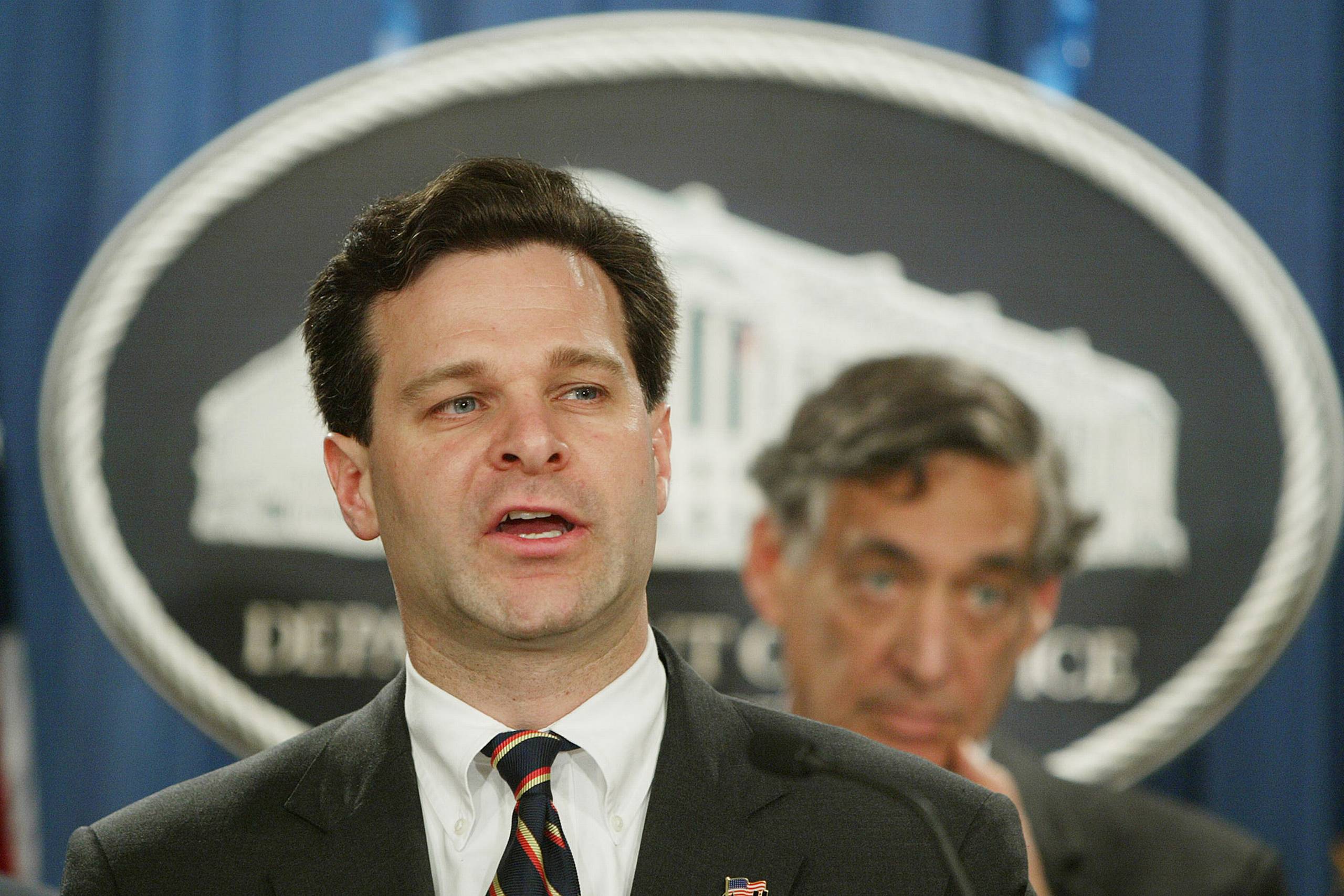 FBI-chef Christopher Wray forsvarede torsdag agenturet, efter at Trump i weekenden sagde, at FBI's omdømme ødelagt og det værste i historien. (AP Photo/Ron Edmonds)