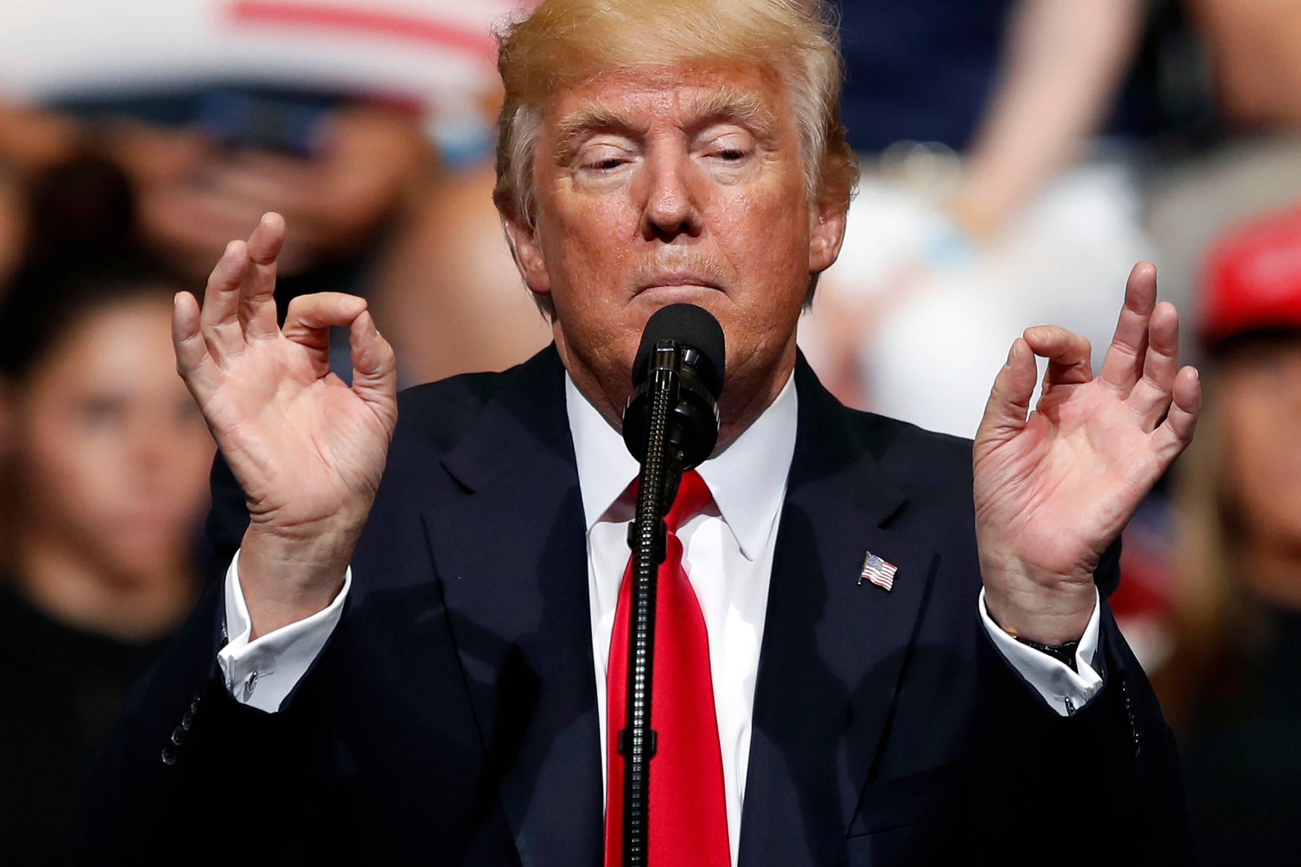 President Donald Trump speaks during a rally, Wednesday, June 21, 2017, in Cedar Rapids, Iowa. Foto: AP/Charlie Neibergall)