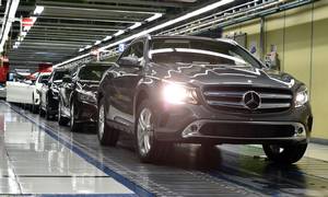 Mercedes-Benz Danmark står til at betale en ekstraregning på op mod 100 mio. kr. til Motorstyrelsen, der mener at den tyske bilgigant har betalt alt for lidt for biler importeret til Danmark i perioden 2015 til 2017. Foto: AP