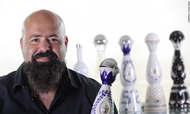 Arturo Lomeli og hans selskab Clase Azul sælger tequila for op til 200.000 kr. flasken - men så er indpakningen også smuk. foto: Clase Azul