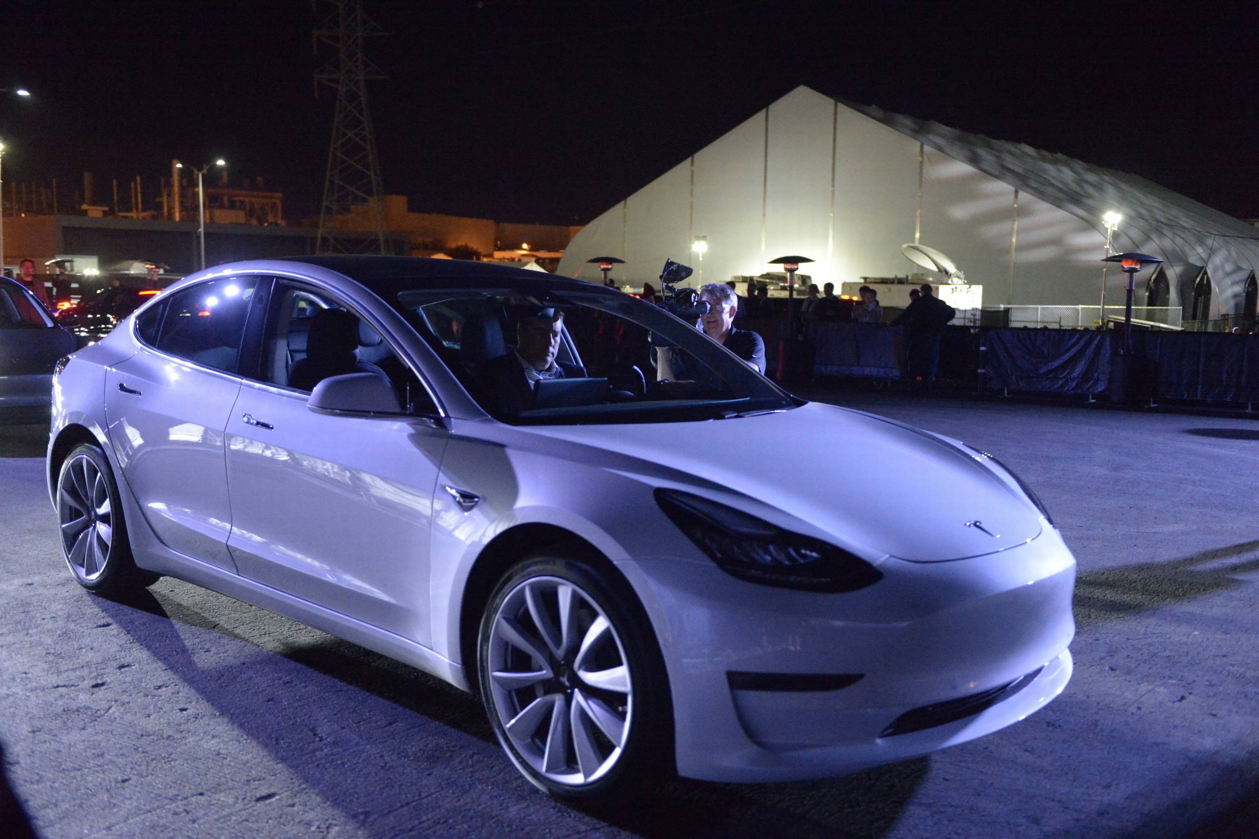 Tesla har fået ændret sin anbefaling fra forbrugermagasinet Consumer Reports til et "ja". Foto: Andrej Sokolow/picture-alliance/dpa/AP Images