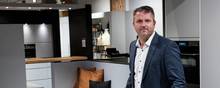 Jens-Peter Poulsen er adm. direktør for køkkenkoncernen Kvik, der har fabrik og hovedsæde i vestjyske Vildbjerg. Foto: Casper Dalhoff.
