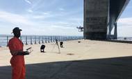 Én mand med en drone kan på én dag erstatte fire mand med seletøj i tre uger, når de store ankerblokke, der holder broen, skal inspiceres. Foto: Sund & Bælt