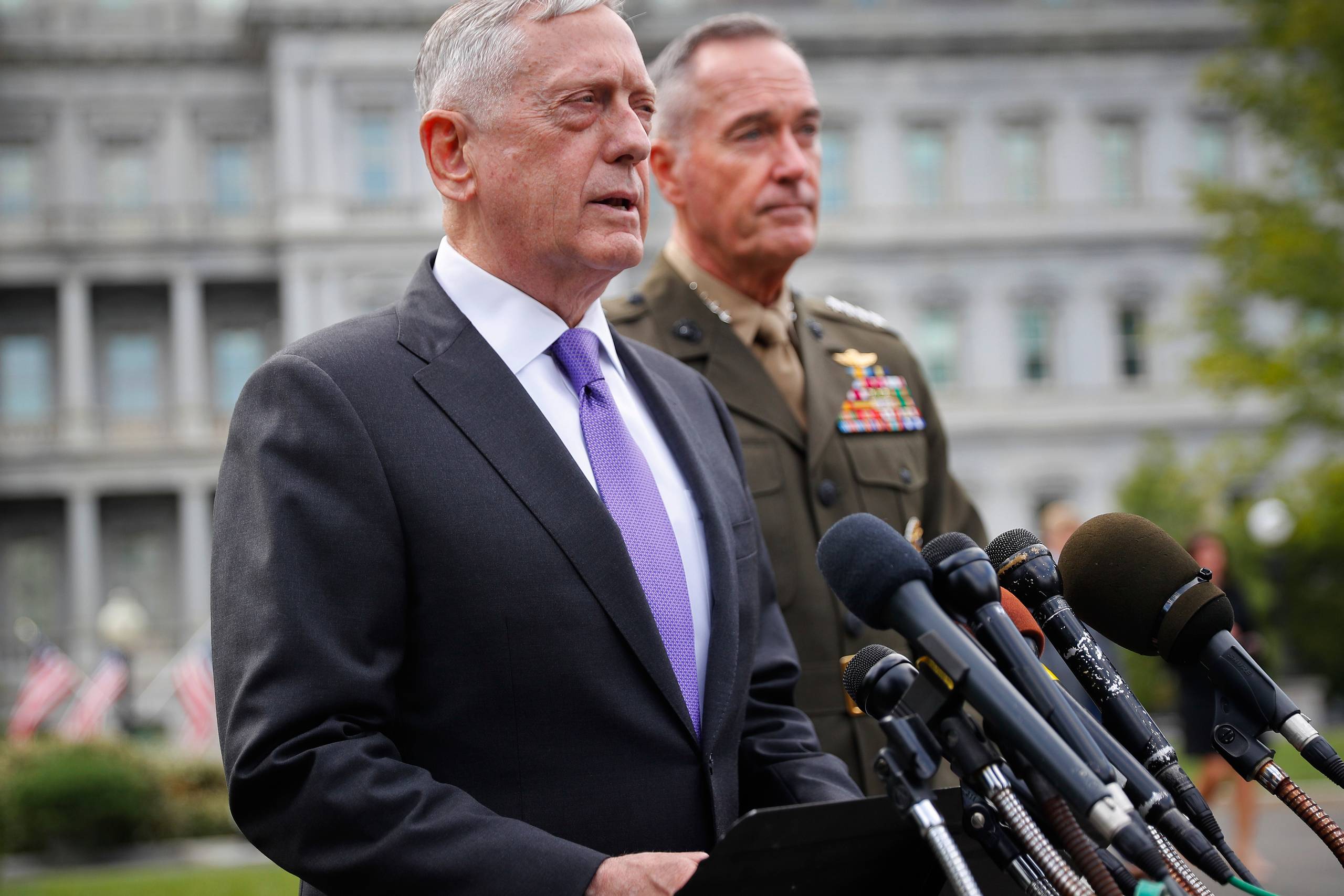 Forsvarsminister James Mattis (tv.) Foto: (AP Photo/Pablo Martinez Monsivais)