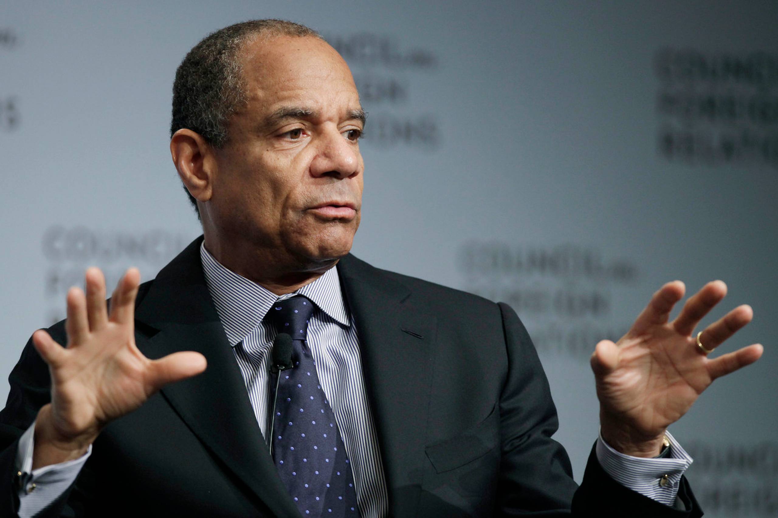 Kenneth Chenault, den mangeårige administrerende direktør for American Express træder tilbage 1. februar. Foto: AP/Mark Lennihan