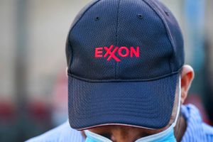 ExxonMobil har igen måttet se sin kreditværdighed sat ned. Denne gang bl.a., fordi oliegiganten låner penge til at betale aktieudbytte hvert kvartal. Foto: John Nacion/Star Max