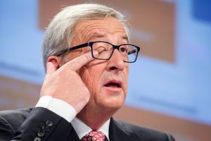 Jean-Claude Juncker er rejst 17.000 km fra Bruxelles til Brisbane, men skattesagen fra hans tid som Luxembourgs premierminister er rejst med til G20-topmødet.