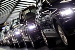 En række tunge investorer, bl.a. danske Akademikerpension, sagsøger nu tyske Volkswagen for at tvinge flere oplysninger om selskabets klimaindsats frem i lyset.