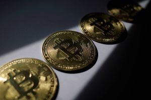Andelen af danskere, der har investeret i kryptovalutaer som bitcoin, er steget. Men det er stadig få sammenlignet med andre nationaliteter, viser en ny international undersøgelse.