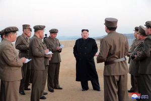 En målrettet hackerindsats har hentet over 13 mia. kr. hjem til Nordkorea, vurderer hemmelig FN-rapport. Pengene bliver blandt andet brugt til udvikling af nye våben og missiler.