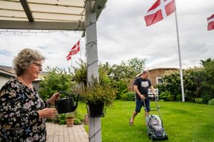 62-årige Helle og Tonny Jensen er langtfra færdige med at planlægge deres alderdom. Men nu er de ret sikre på at kunne blive boende i deres hus.