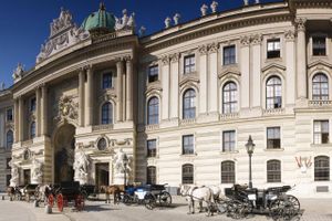 Den Spanske Rideskole er en del af det gamle kejserlige palads Hofburg midt i Wien. Foto: Getty Images