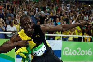 Usain Bolt fejrer Jamaicas sejr i 4 x 100-meter ved OL. Foto: Matt Slocum/AP