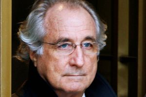 Bernie Madoff, der opbyggede et gigantisk pyramidespil, er død.