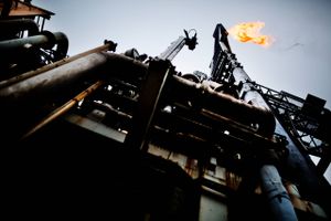 PFA's klimapensionsopsparing Klima Plus investerer i to internationale banker, der storfinansierer den fossile industri. »Det er at holde kunderne for nar,« lyder kritikken fra Mellemfolkeligt Samvirke.