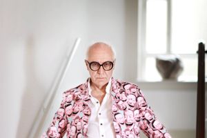 Ditlev Tamm, fortæller, at han har gennemgået en udviklingsproces. Ting, der var sjove som barn, er ikke sjovt længere. Verden har udviklet sig. 