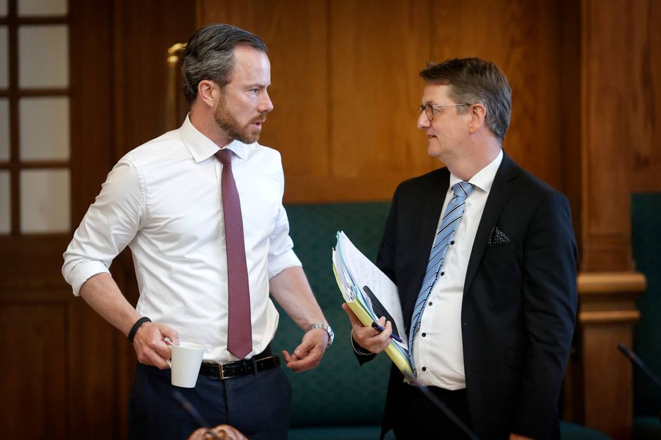 De blev fremlagt på pressemøder og nævnt i partilederdebatter på tv. Men regeringen har ingen planer om at gennemføre to markante V-forslag fra valgkampen.