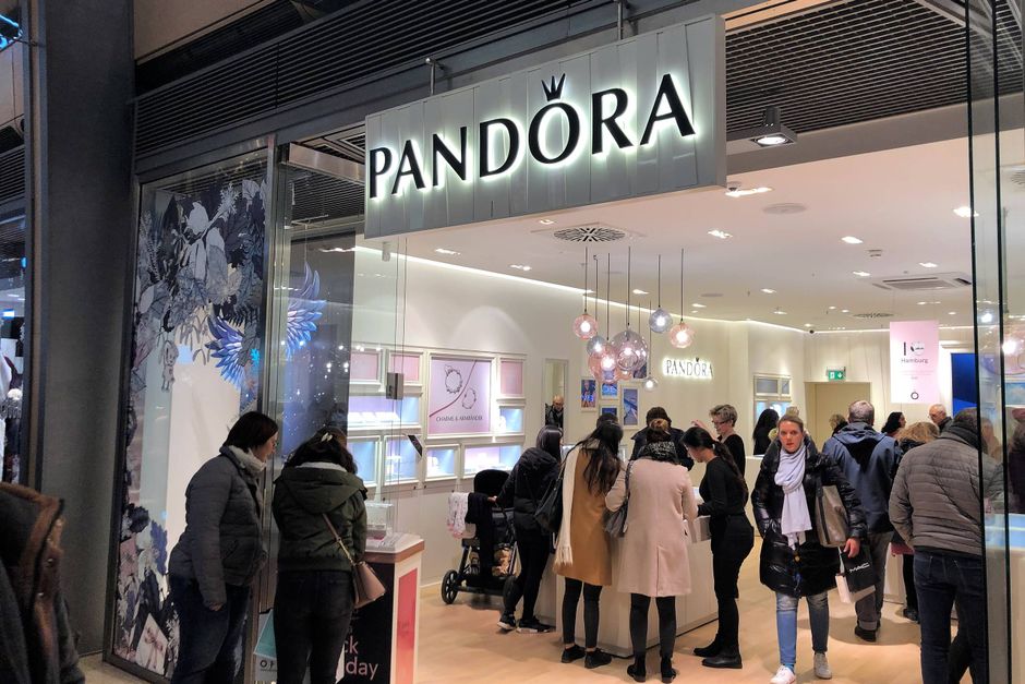 Pandoras butikker åbner med