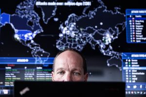 Hackere, som ifølge USA er russiske, har muligvis fået fingre i oplysninger hos centrale danske myndigheder og virksomheder.