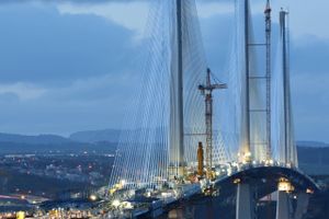 I denne uge åbnede et kæmpe broprojekt i Skotland. Den unikke konstruktion er tegnet af det danske arkitektfirma Dissing+Weitling, som også slog stregerne til Storebæltsbroen. Foto: PR