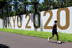 Toyota uddyber ikke beslutning, men antyder ifølge medier, at OL i Tokyo er blevet svært at støtte.