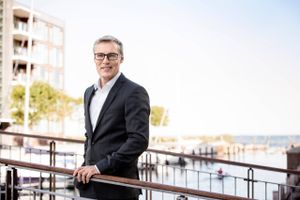 Mens flere arbejdsmarkedspensioner er på vej med større valgfrihed i opsparernes investeringer, holder tre store selskaber fast på én ordning til alle. 